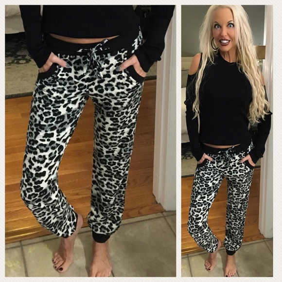 Pants - 🛍LAST 1! 😊Leopard Print Contrast Joggers!